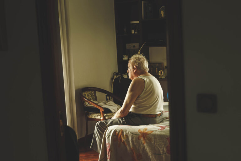 La soledad no deseada de las personas mayores. Un problema personal, social y de Estado